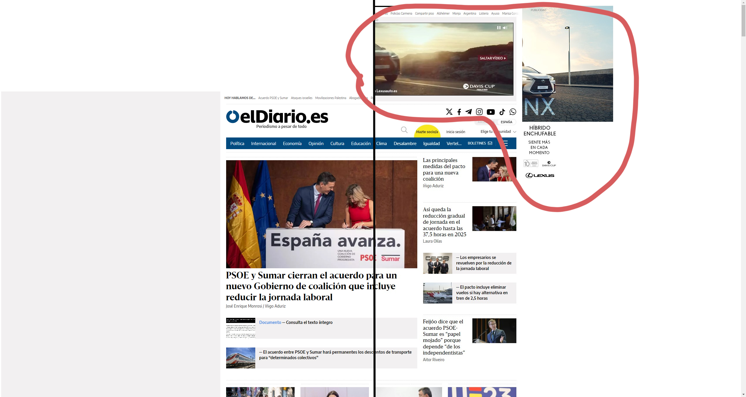 Una foto dividida de la pagina eldiario.es con y sin publicidad